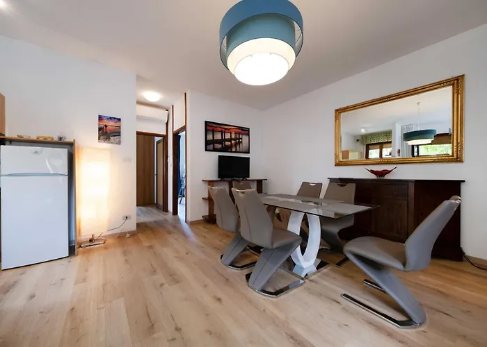 Mit Terrasse By Interhome 라찌제